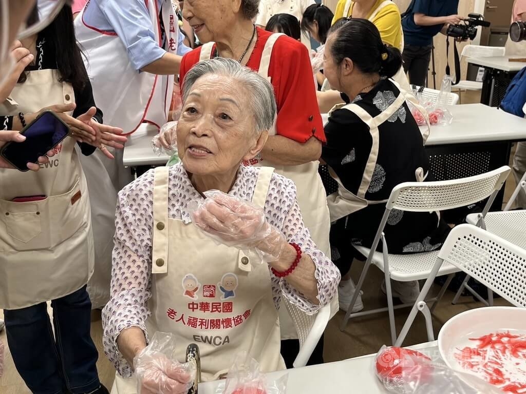 【中央社】百歲阿嬤樂傳好手藝 北市擬增設社區共好中心(標題圖檔)