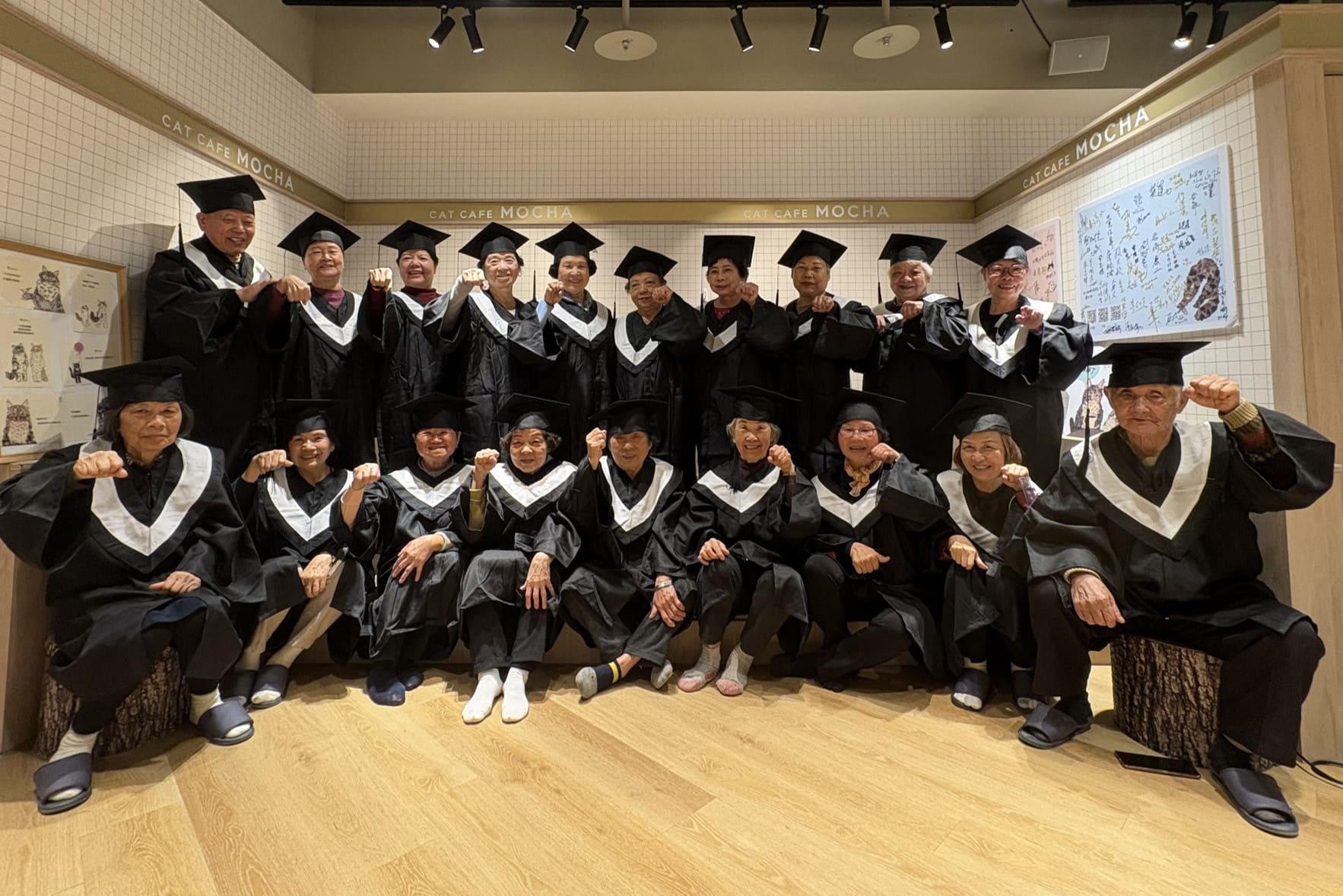 【喵然相伴，畢業派對】恭喜第一屆樂齡共學堂的阿公阿嬤們畢業囉！(標題圖檔)