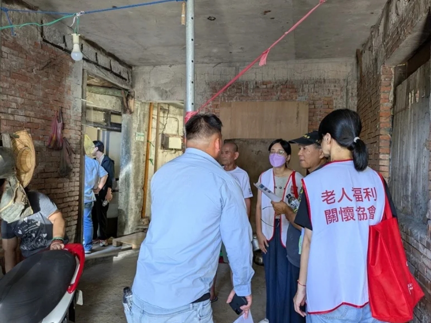 【聯合新聞網】老協助新北汐止弱勢家庭修漏水屋 現勘、丈量九月進場施作(標題圖檔)