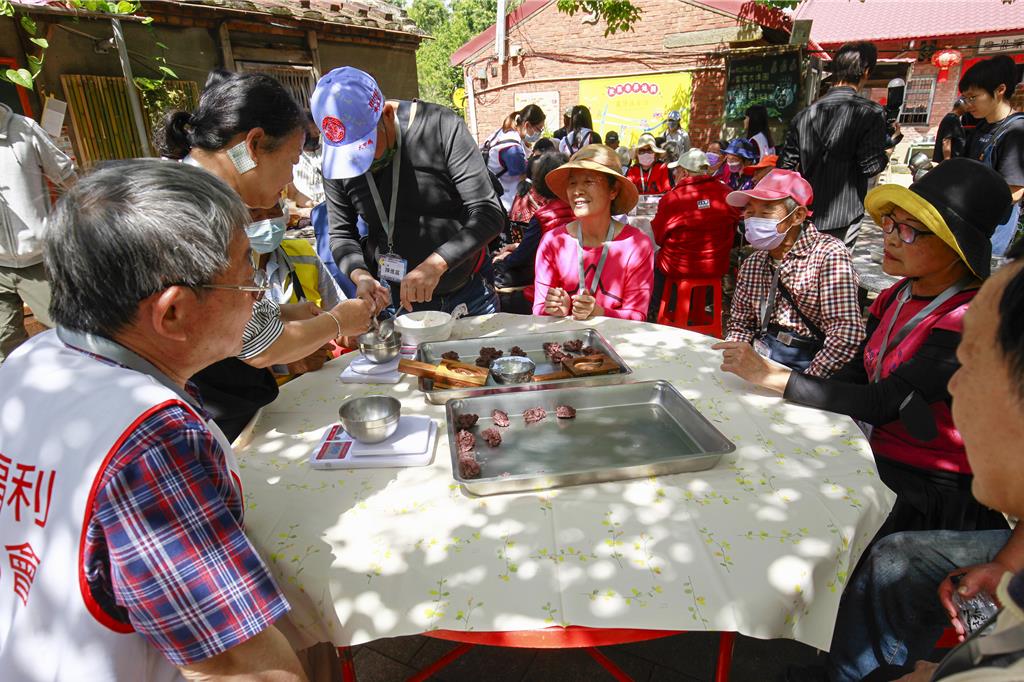 【中時新聞網】苗栗偏鄉長者樂開懷 38位長輩重溫童年時光(標題圖檔)