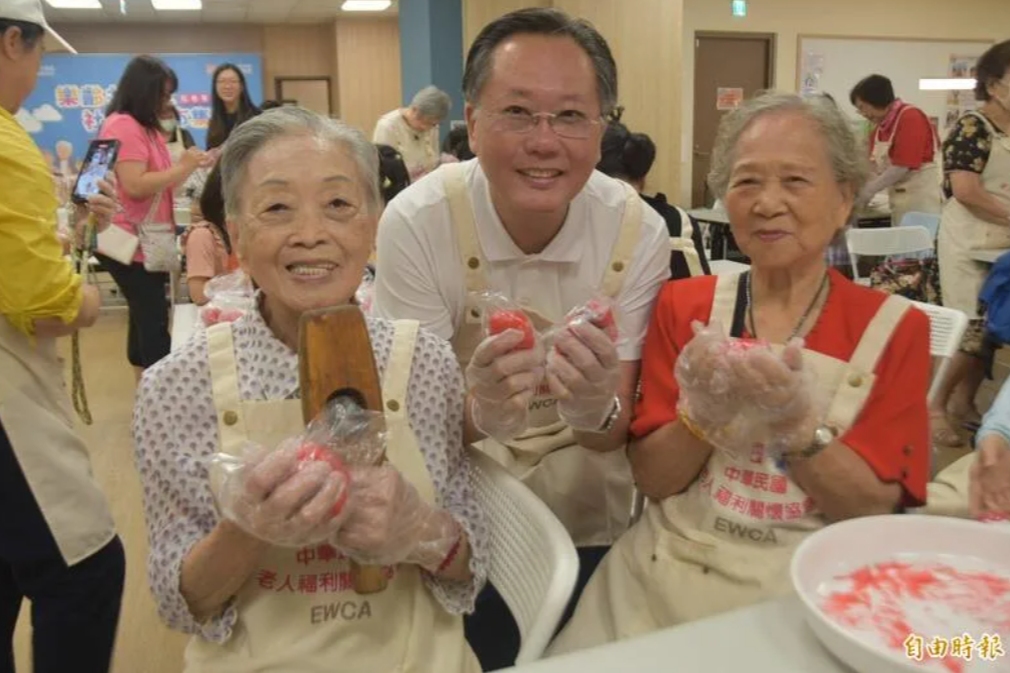 【自由時報】樂齡共學落腳北市大同 孩童與百歲作粿達人齊聚傳承文化(標題圖檔)