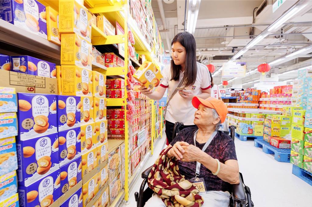 【中國時報】60位弱勢長輩逛賣場 重拾自主的尊嚴(標題圖檔)