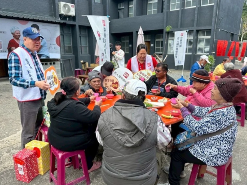 【聯合報】老人福利關懷協會送暖 台東12名長者圍爐體驗久違年味(標題圖檔)