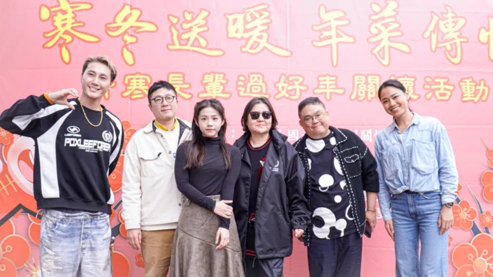 【壹蘋】寬姐暖送圍巾、年菜給長輩　破億票房導演到場齊做公益(標題圖檔)