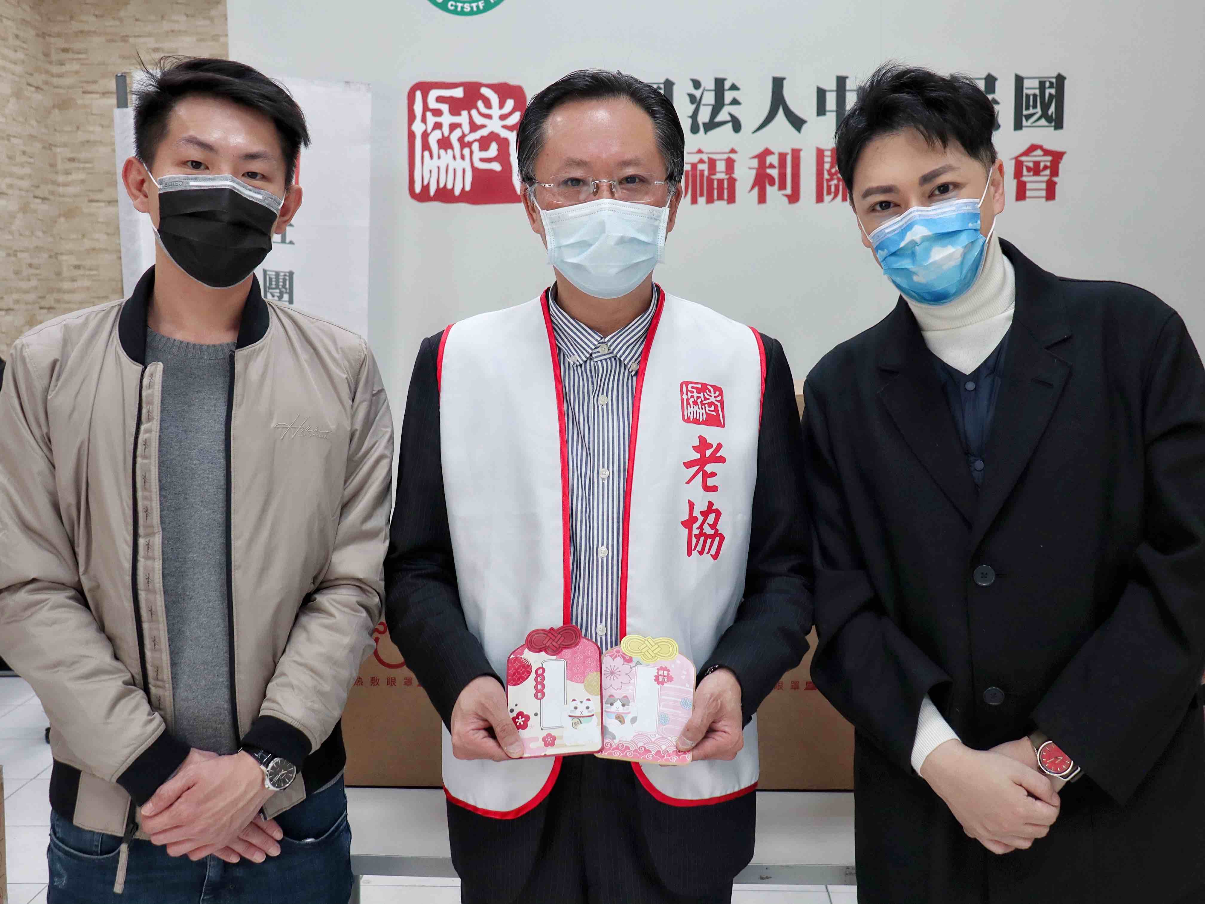 寒風中李佑群周冠宇親自送暖 捐贈熱敷眼罩希望喚起大家對靈魂之窗的重視(標題圖檔)