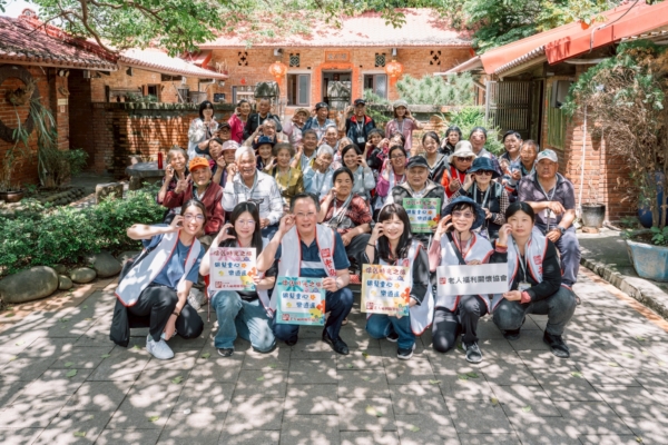 【大紀元】懷舊時光之旅 銀髮童心樂逍遙(標題圖檔)